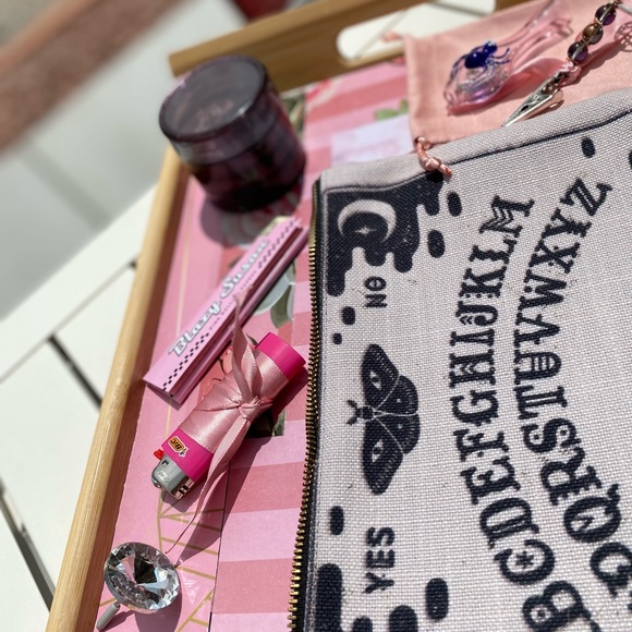 When A Woman Smokes Travel Kit 💨 - Picture 3 of 12